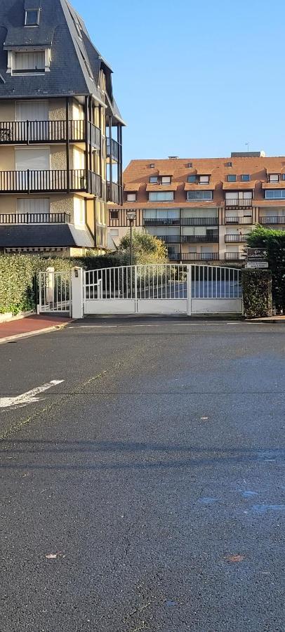 2 * Villers-sur-Mer